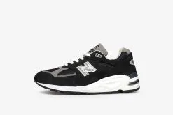 New Balance M990BL2